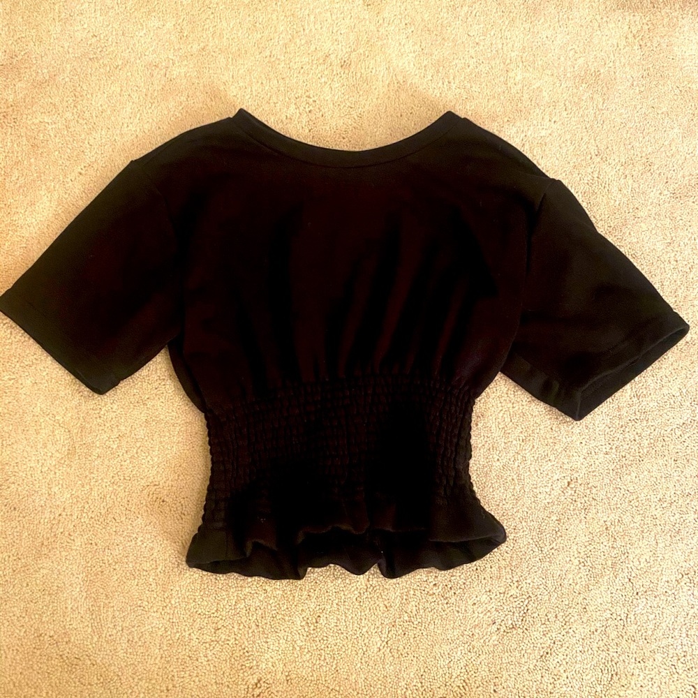 Black cropped tee